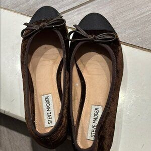 Steve Madden Black and Brown Flats with Suede Finish